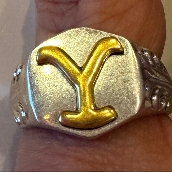 Kendra Scott Silver Beth- Yellowstone (Yellow Rose) Band Ring - Picture 4 of 5